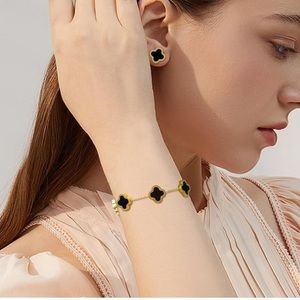 - Clover black and gold bracelet